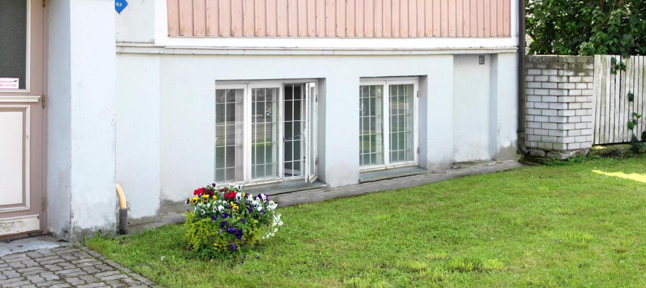 Quiet Kadriorg Street Apartment Tallinn Bagian luar foto